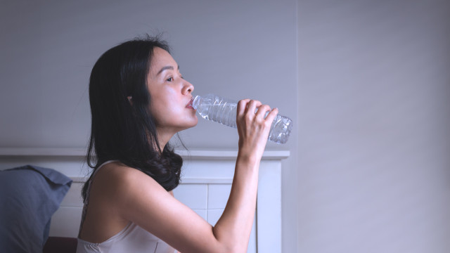 Důvody, proč se probouzíte se suchem v ústech, a co s tím dělat