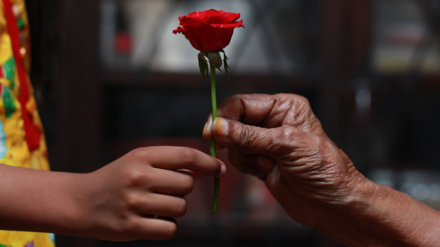 The fascinating history of giving flowers