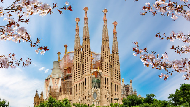 Warum hat es über 140 Jahre gedauert, die Sagrada Familia zu bauen?