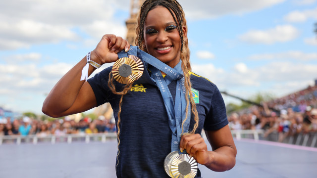 Quanto Rebeca Andrade já faturou em dinheiro com medalhas?