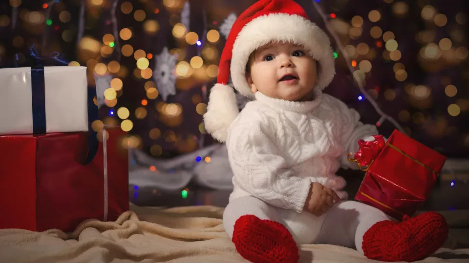 Foto di bambini che festeggiano il Natale per rallegrare la tua giornata