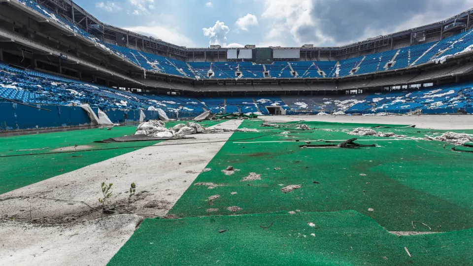 Rozpadající se sláva: Opuštěné stadiony světa