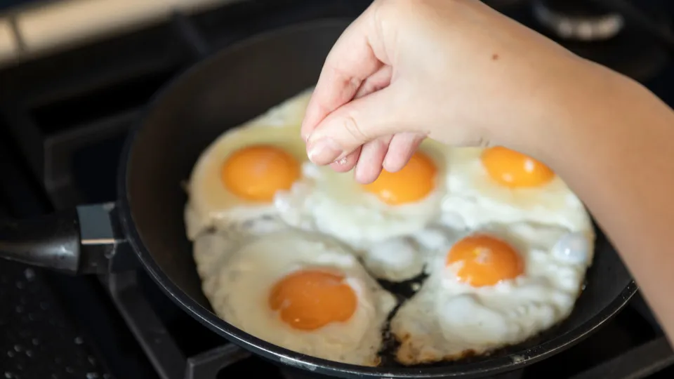 What happens to your body if you eat eggs every day?