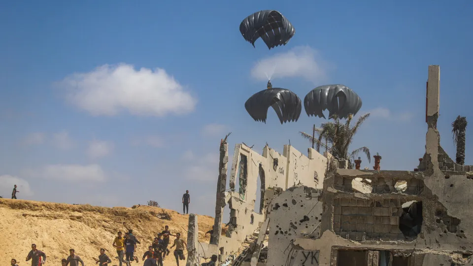 Die Risiken von aus der Luft abgeworfener Hilfe in Gaza