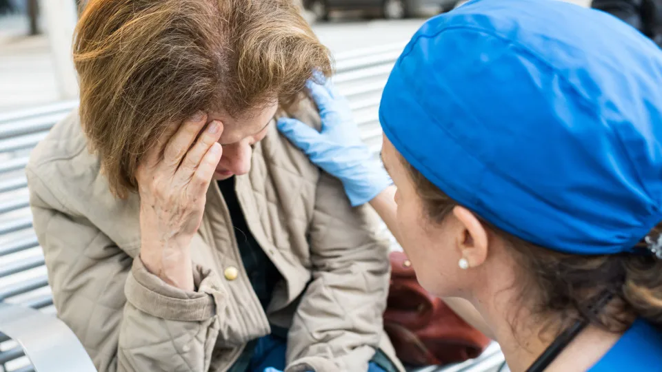 These are the early warning signs of a stroke