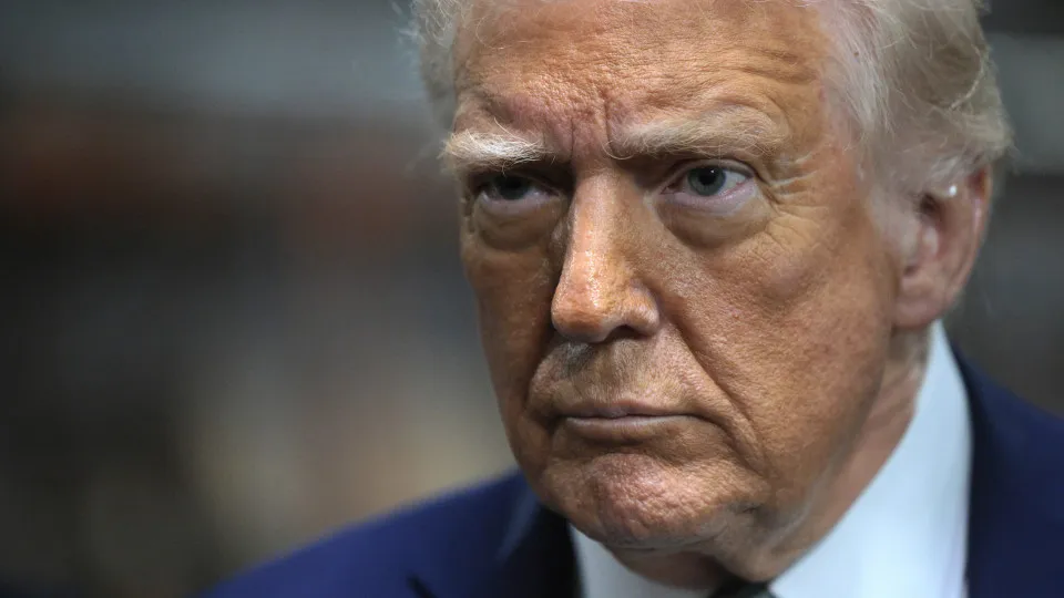 Who can be impeached?