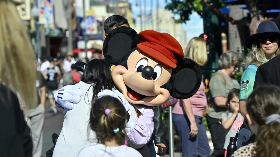The most bizarre Disney park rules employees must follow