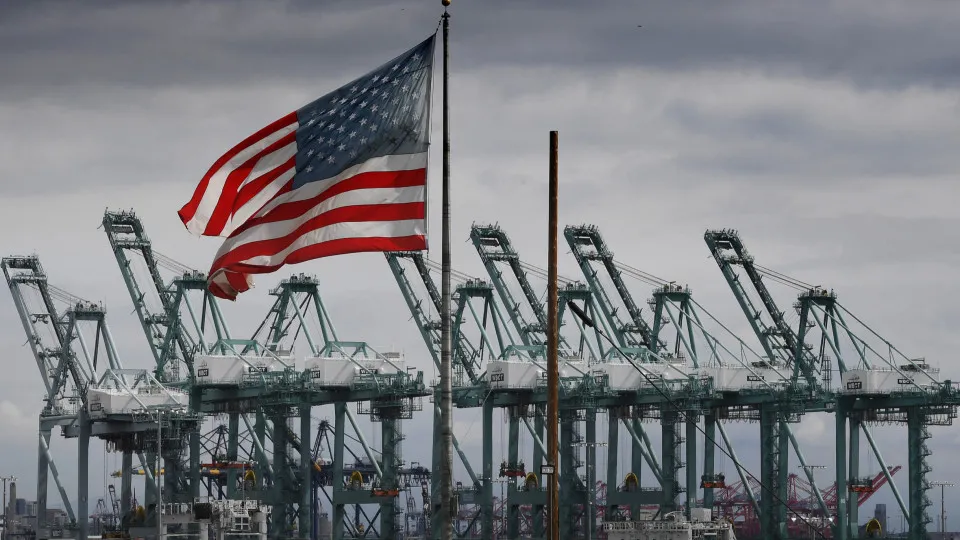 Trump ignora gli alleati: sale la tensione commerciale, mercati in allerta