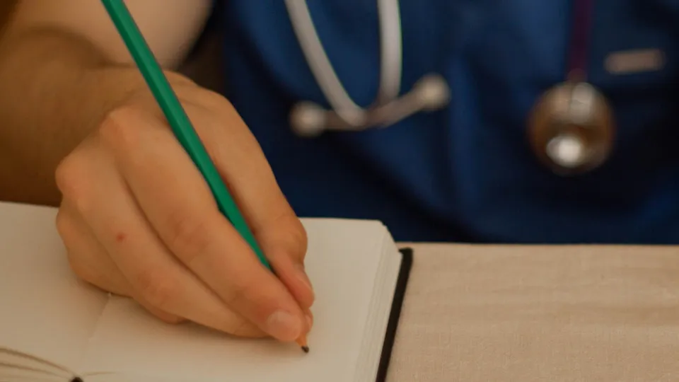 The everyday problems faced by left-handed people