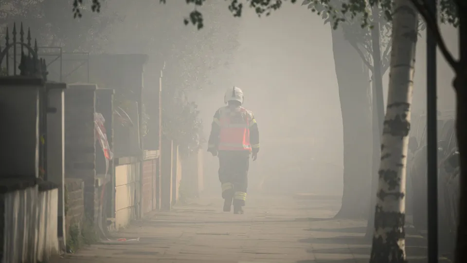 Großer Brand bricht im Westen Londons aus