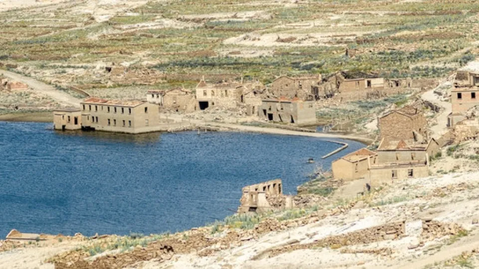 Unexpected discoveries when water levels drop