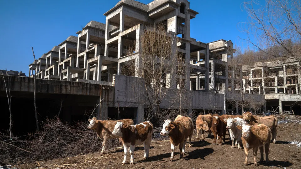China’s luxury hubs are turning into ghost towns