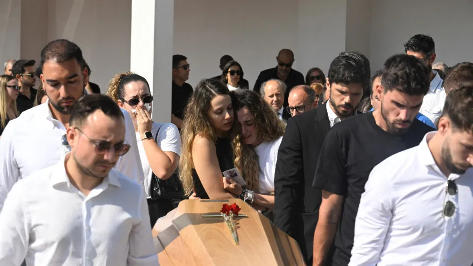 Etiqueta no funeral: Regras, gafes e como se comportar