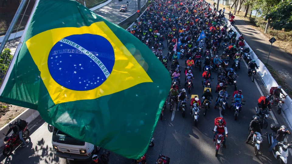Os países que trabalham menos e posição do Brasil
