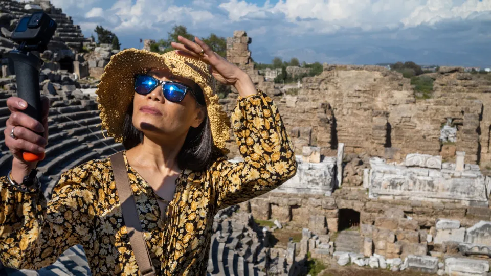 Discover the top 30 safest places for female travelers