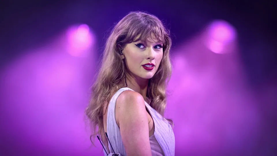 Artists who topped the Billboard 200 the longest