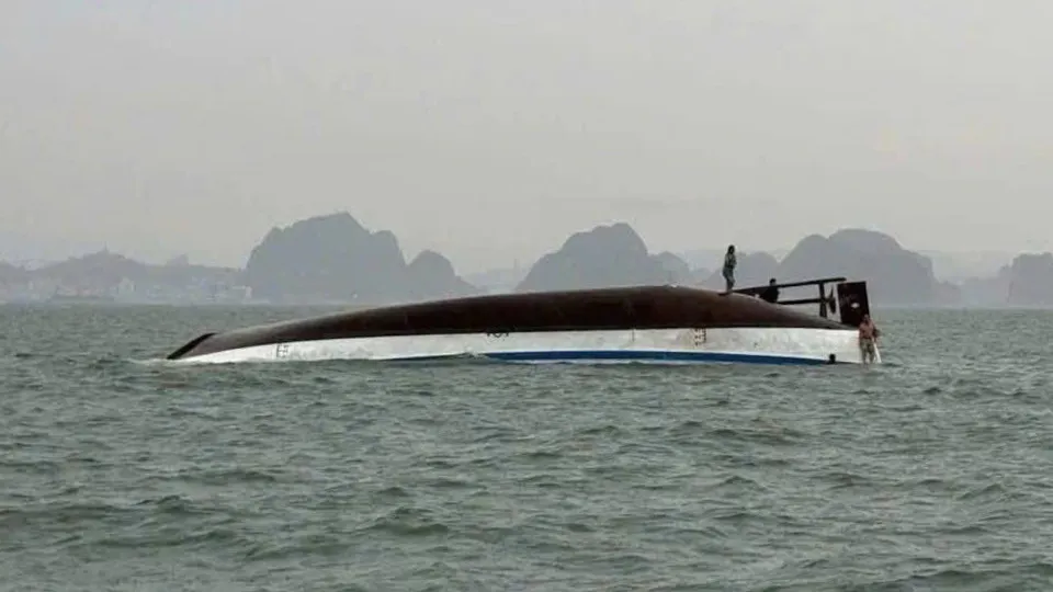 Vietnam, barca turistica affonda nella baia di Ha Long: bimbo di 10 anni sopravvive grazie a una bolla d’aria
