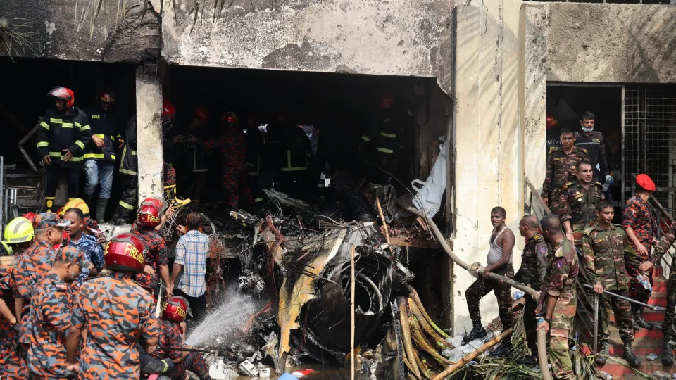 19 Tote und über 100 Verletzte beim Absturz eines Jets in eine Schule in Dhaka