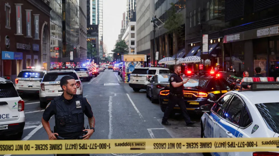 4 killed in mass shooting in New York City skyscraper