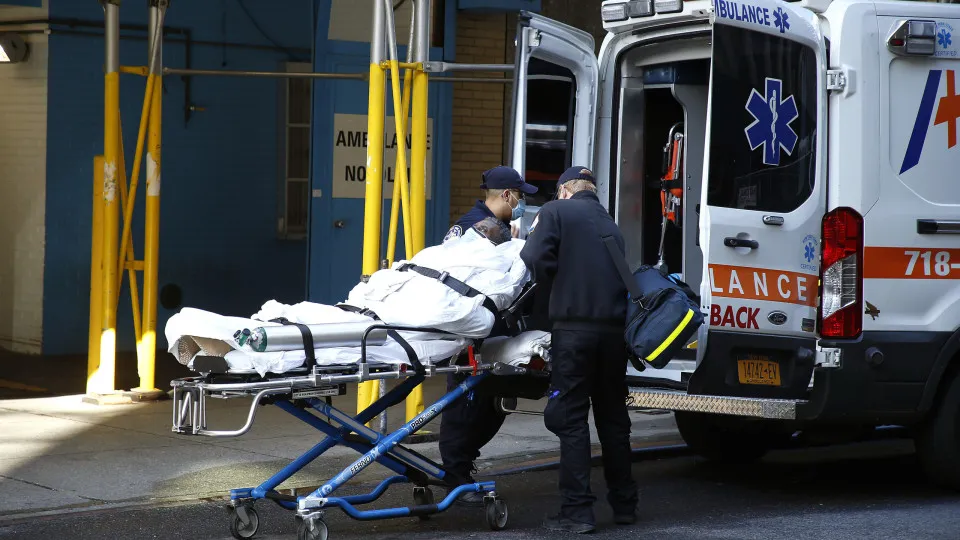 Dois mortos e dezenas de doentes em surto da doença dos legionários em Nova York