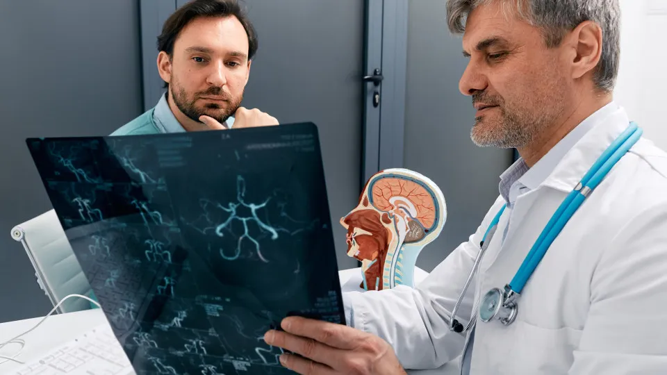 Your brain starts shrinking after 40: here's what to do