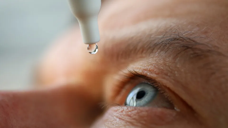 Clear vision without glasses: new eye drops approved for presbyopia