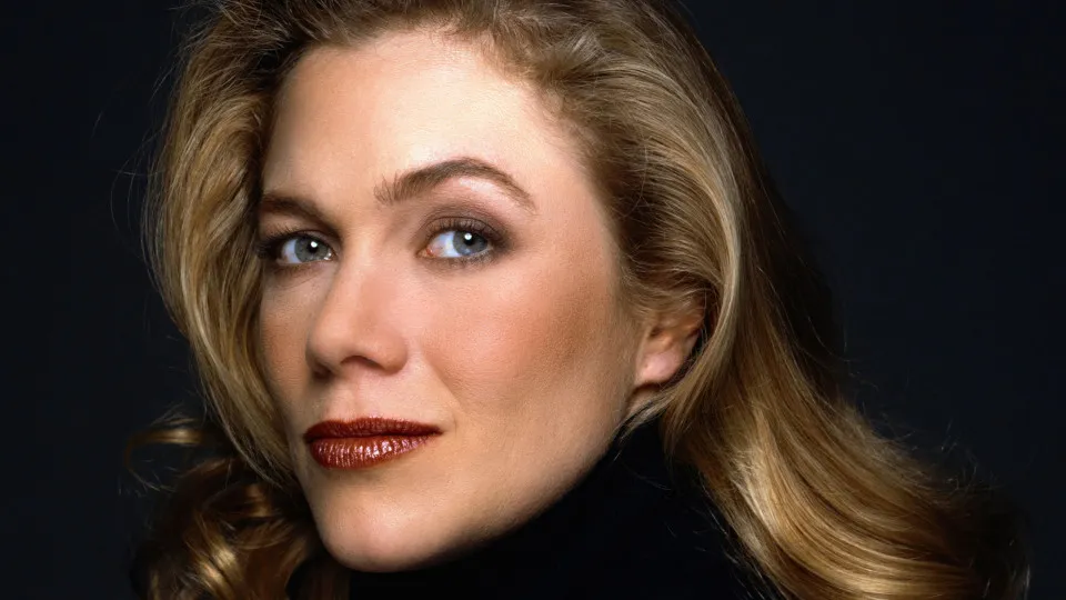 Actress Kathleen Turner back in spotlight after health concerns