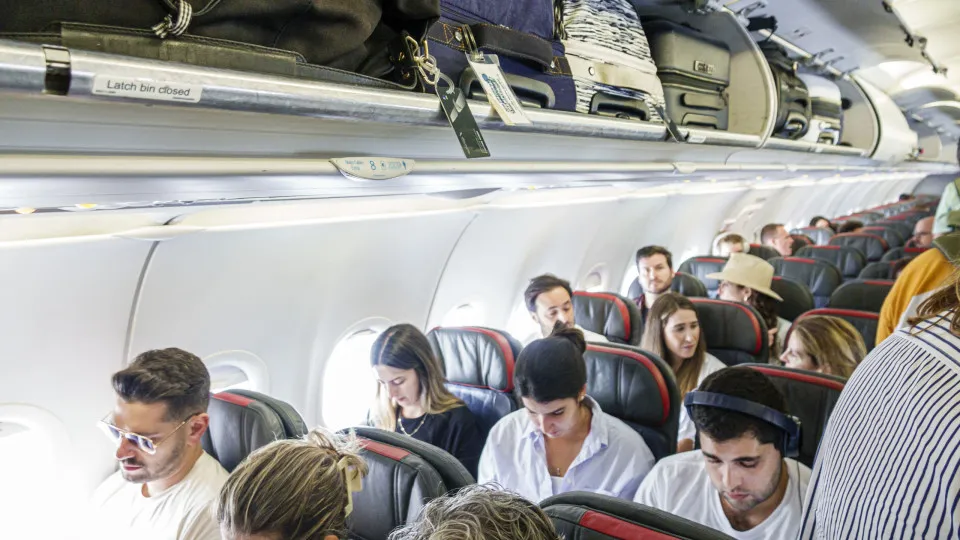 Things you should never do on an airplane