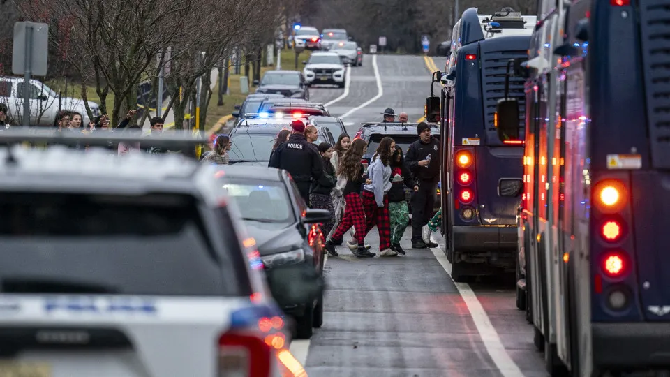 Teen dead after shooting 2 students at Colorado high school