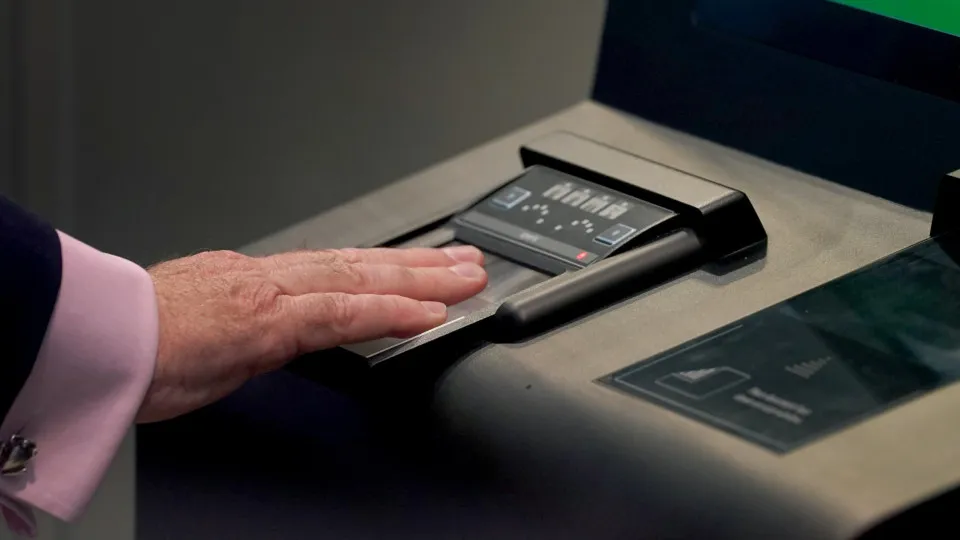 Americans visiting Europe will face fingerprint scans under new entry rules