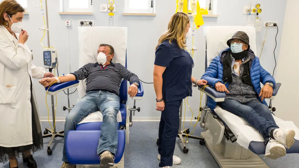 How does chemotherapy combat cancer?