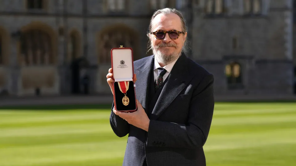 Sir Gary Oldman nominato cavaliere dal principe William