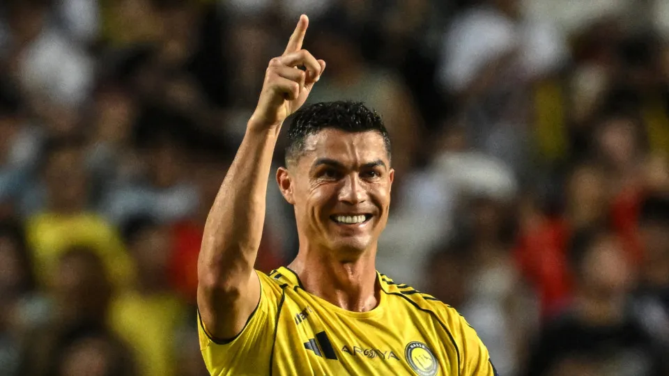 Cristiano Ronaldo becomes soccer’s first billionaire player
