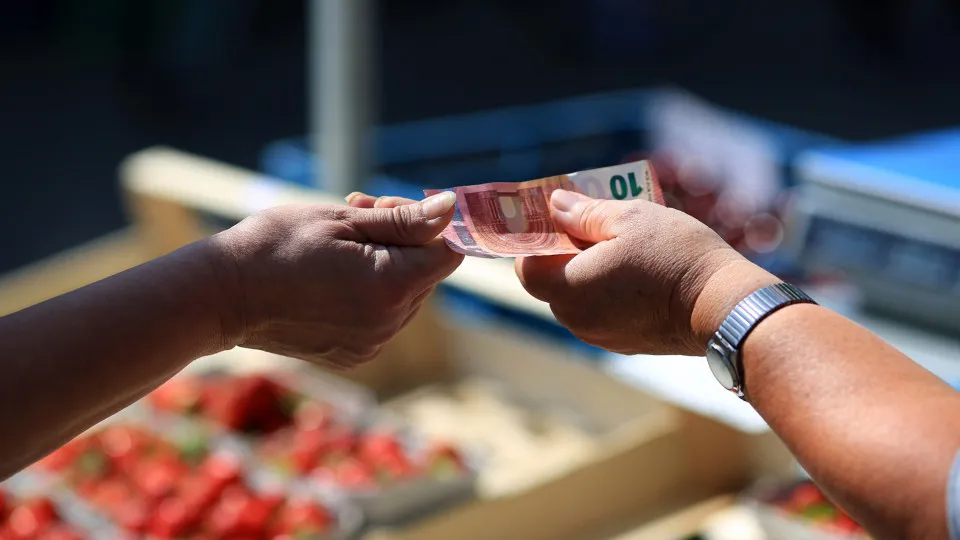 Für diese Dinge geben wir unnötig viel Geld aus