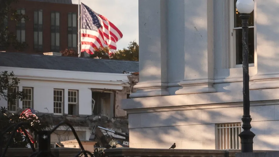 Trump’s US$200-million ballroom: demolition begins on White House East Wing