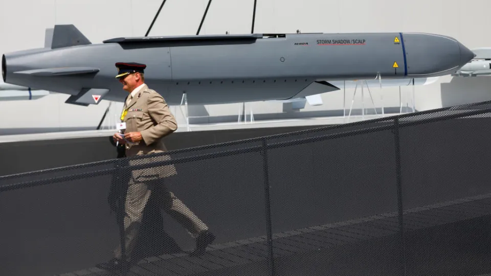 US allows Ukraine to use long-range missiles to hit Russia