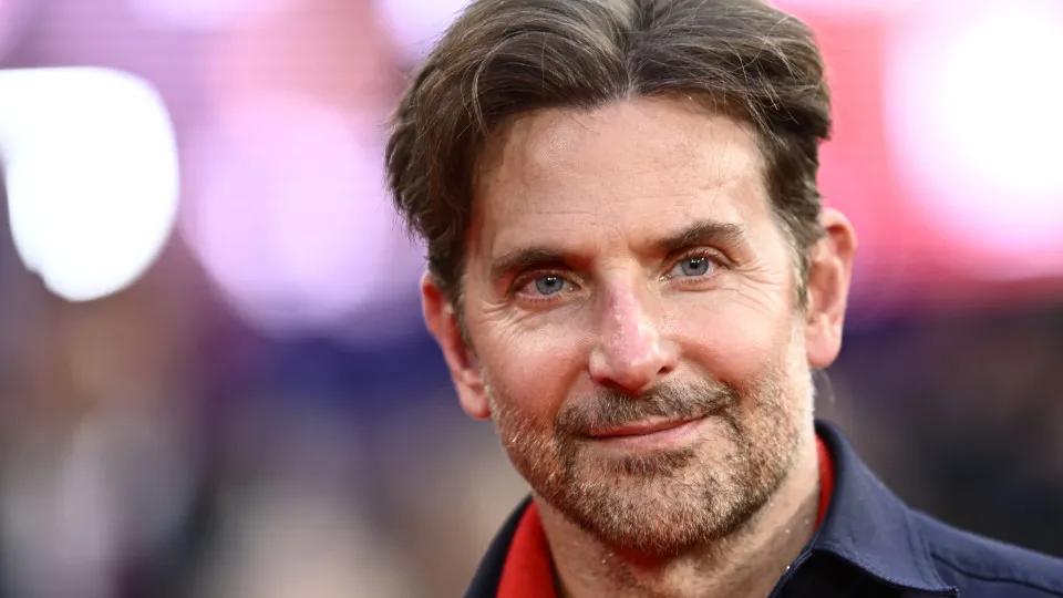 Facelift? Bradley Cooper ziet er anders uit – artsen leggen uit waarom