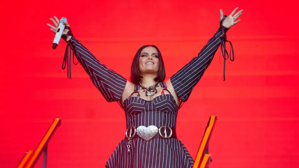 Nelly Furtado quits performing, embraces 'body neutrality' after troll attacks