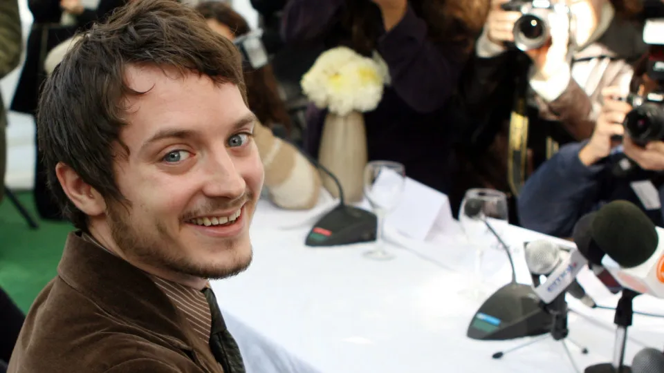 Elijah Wood crashes wedding on 'The Lord of the Rings' set in the Shire
