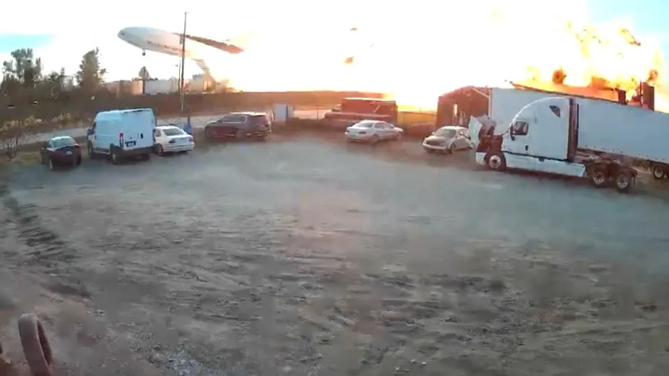 UPS cargo plane crashes in Kentucky, killing at least 7