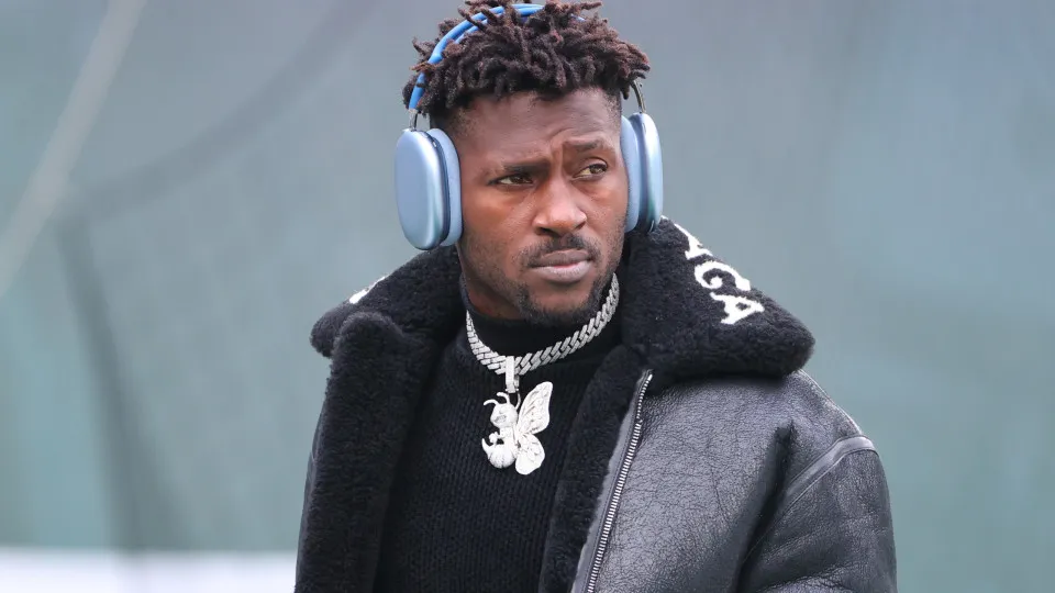 Former NFL star Antonio Brown arrested for attempted murder