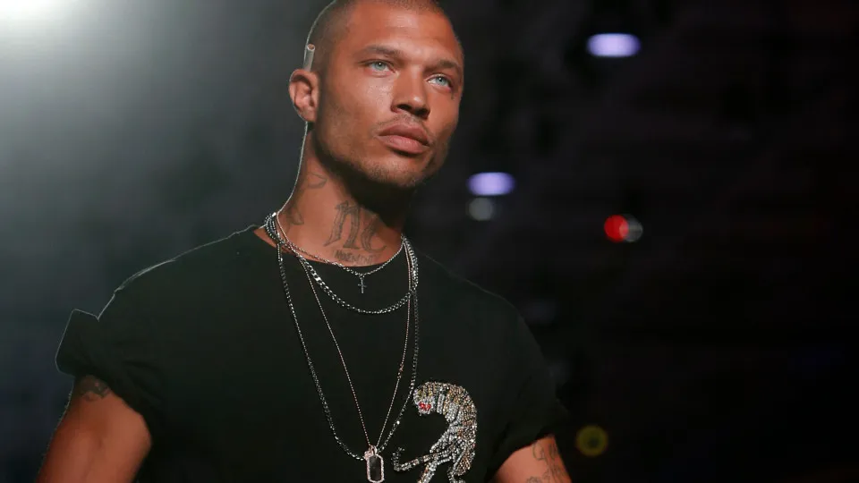 Attractive criminals who caught the public’s eye