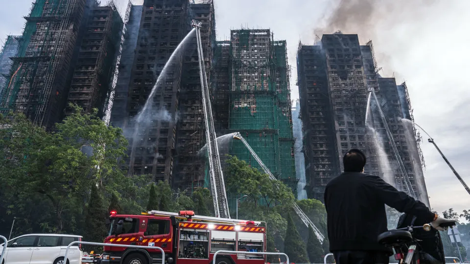 3 arrested following deadly Hong Kong fire, hundreds still missing