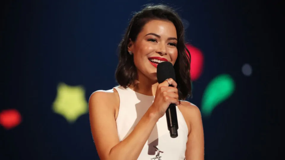 Celebrity tour bus crashes and other drama