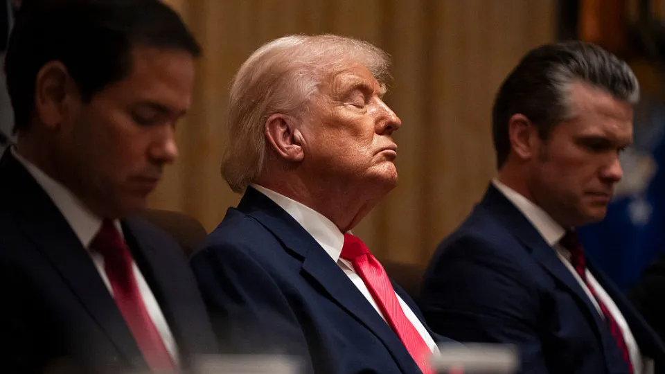 Trump says he’s ‘sharper than 25 years ago,’ then seemingly falls asleep