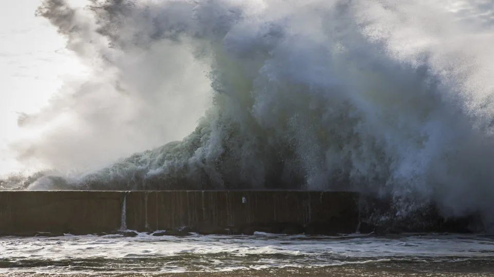 Especialistas afirmam que um tsunami na Europa é 100% certo