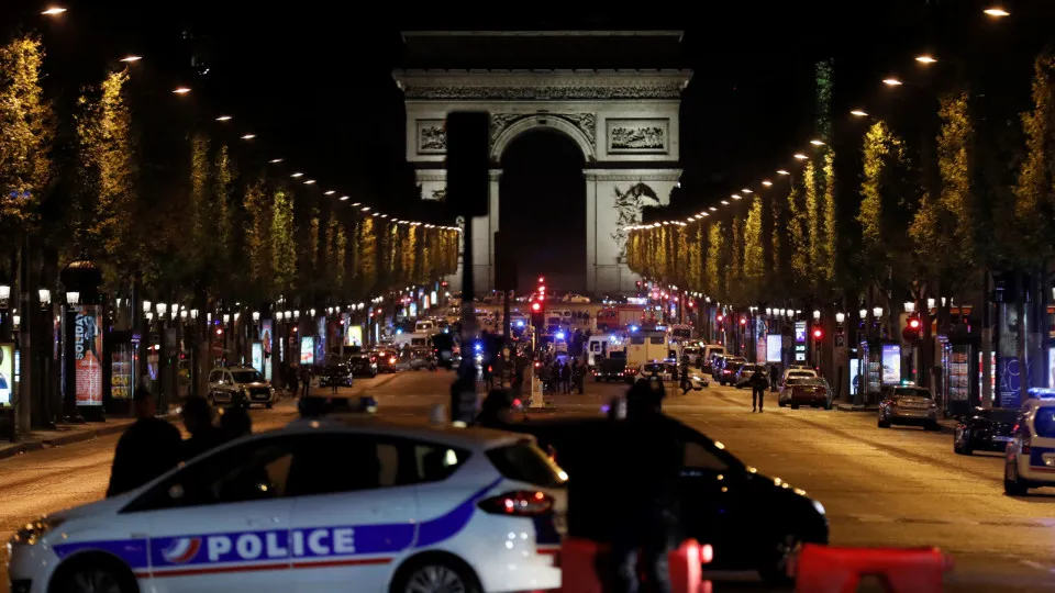 La polizia cancella il concerto di Capodanno di Parigi a causa della violenza crescente