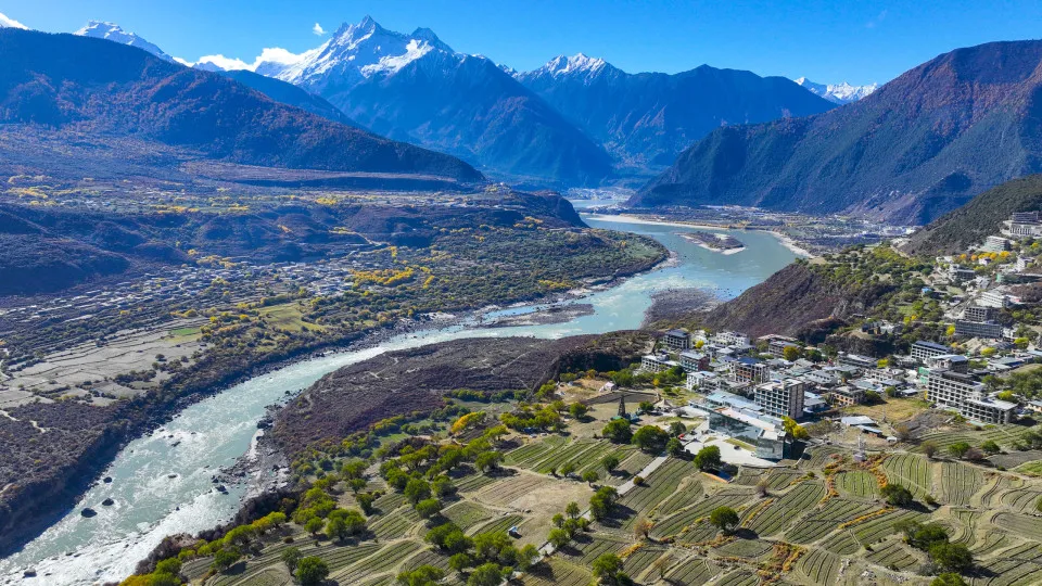 China is building a record-breaking hydropower project in the Himalayas
