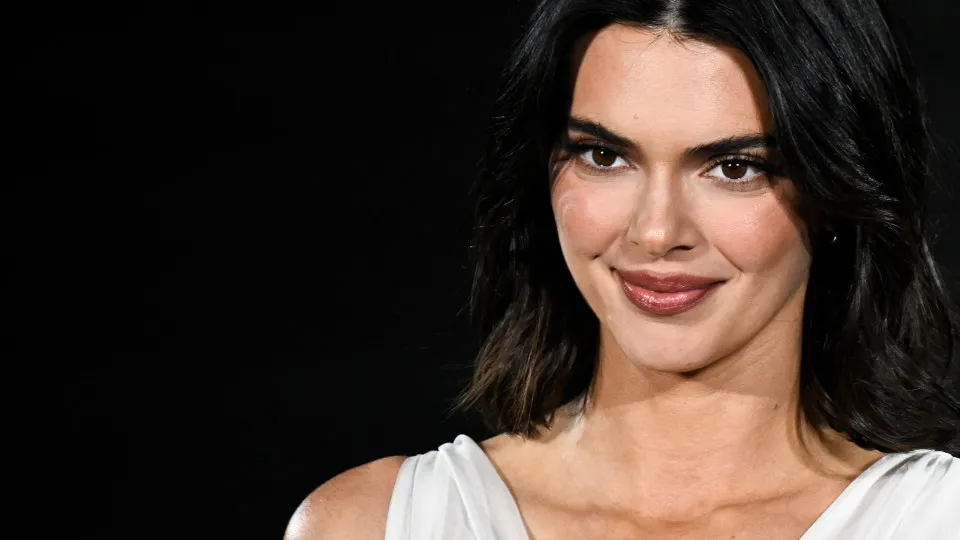 Female celebrities who wear the biggest shoe sizes