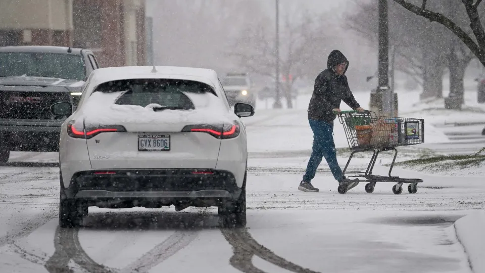 At least 18 dead, 800,000 without power as dangerous winter storm hits US